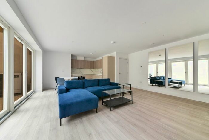 2 Bedroom Flat To Rent In Dog Kennel Hill, London, SE22