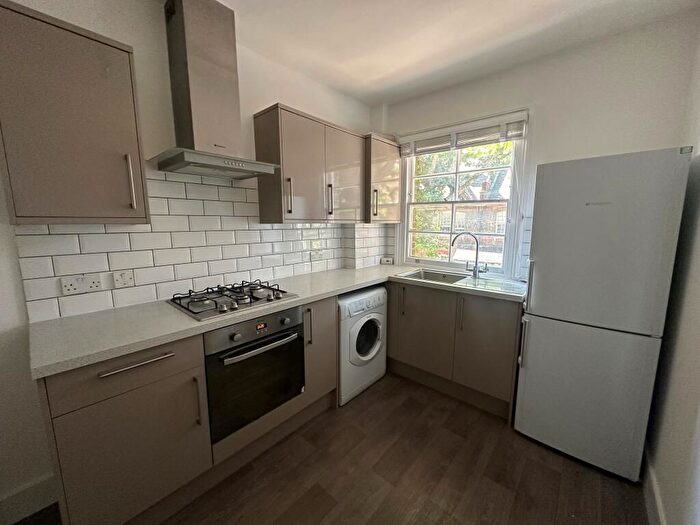 1 Bedroom Flat To Rent In Merrow Street, Walworth Village, SE17