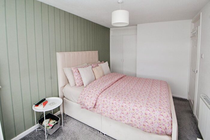 3 Bedroom Terraced House For Sale In Bakewell Lea, Glossop, Derbyshire, SK13