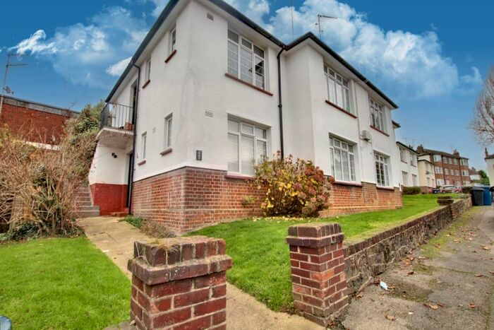 2 Bedroom Flat To Rent In Nether Close () West Finchley, N3