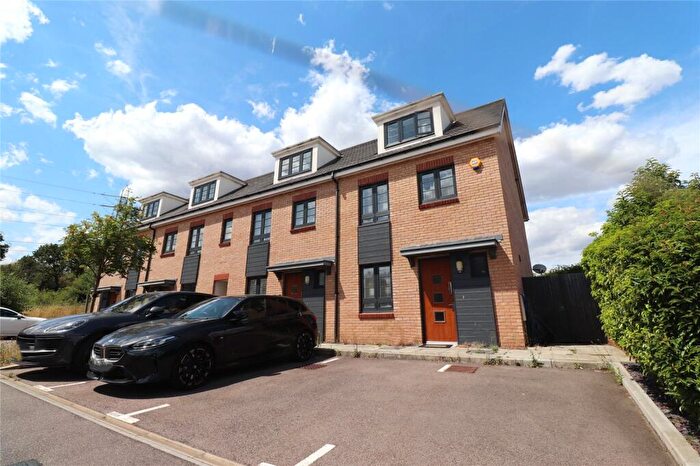 3 Bedroom End Of Terrace House For Sale In Candy Dene, Weldon, Ebbsfleet Valley, DA10
