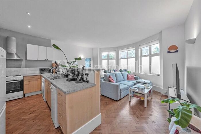 2 Bedroom Apartment To Rent In Woodstock Road, London, NW11