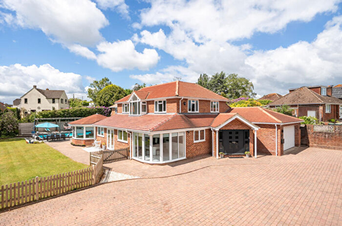 5 Bedroom Detached House For Sale In Oakleigh Drive, Landford, Salisbury, Wiltshire, SP5