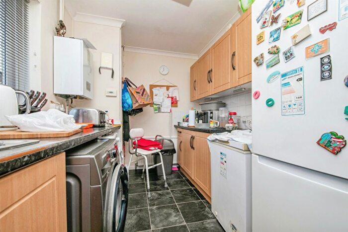 2 Bedroom Detached Bungalow For Sale In Crossways, Jaywick, Clacton-On-Sea, CO15