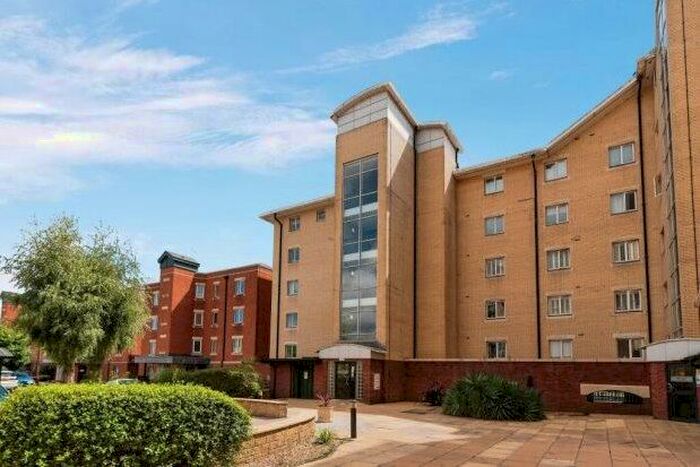 1 Bedroom Flat To Rent In Adventurers Quay, Caerdydd, CF10