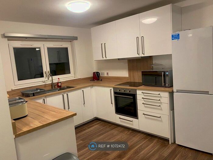 3 Bedroom Flat To Rent In Ark Lane, Glasgow G31