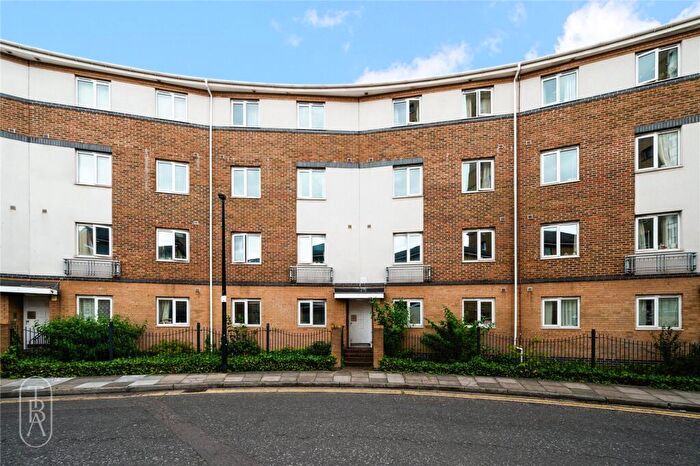 2 Bedroom Apartment To Rent In Morton Close, London, E1