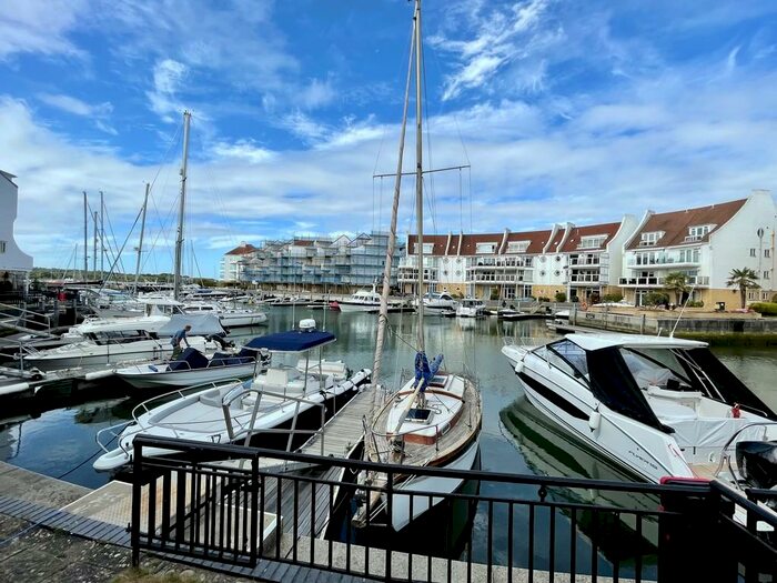 3 Bedroom Flat To Rent In Moriconium Quay, Lake Avenue, BH15