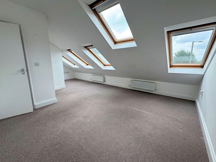 1 Bedroom Flat To Rent In Woodhouse Road, N. Finchley, N12