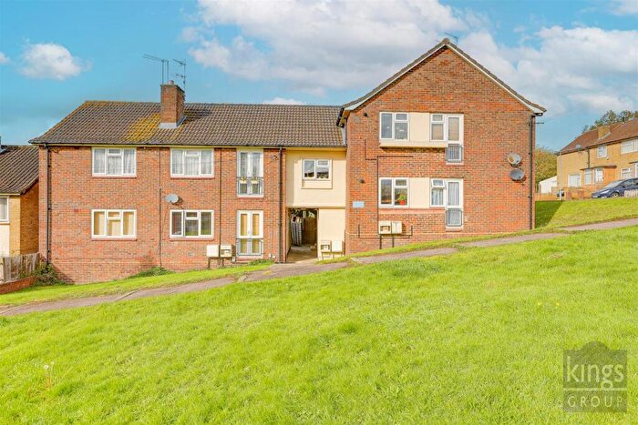 2 Bedroom Maisonette For Sale In Chace Avenue, Potters Bar, EN6