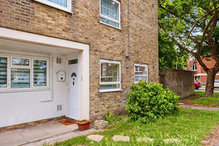 3 Bedroom Maisonette For Sale In Whatleigh Close, Poole, BH15