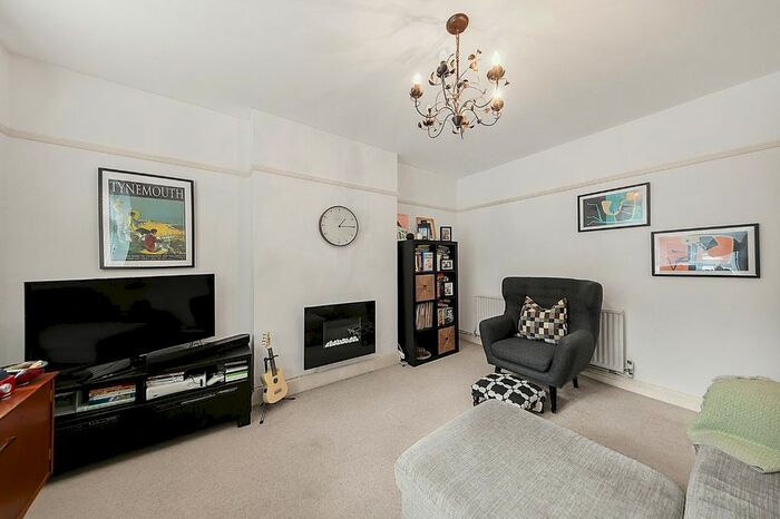 2 Bedroom Flat To Rent In Highland Road, London, SE19
