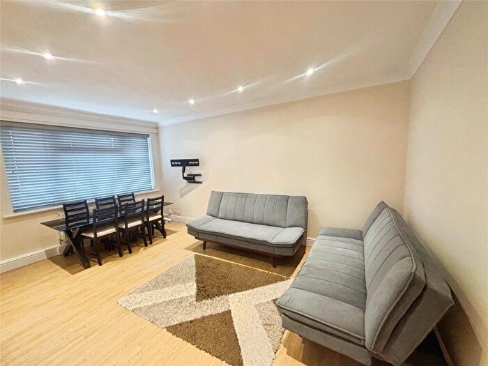 2 Bedroom Flat To Rent In Heron Close, Ascot, Berkshire, SL5