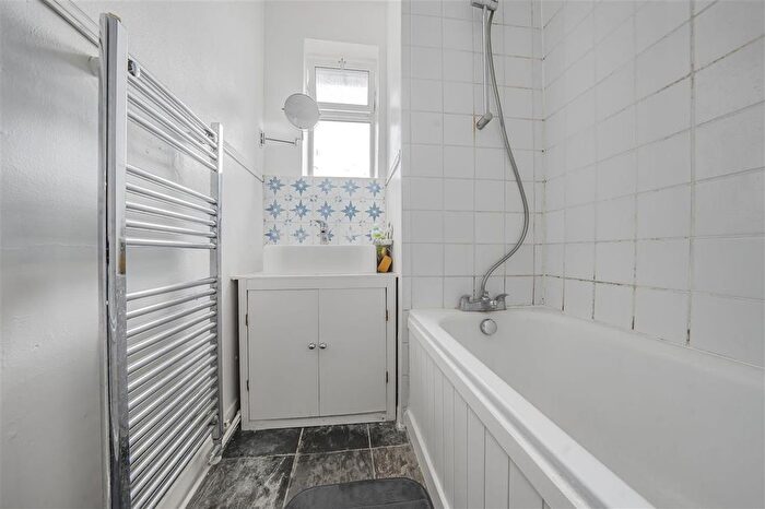 1 Bedroom Flat For Sale In Reed House, Toland Square, Putney, SW15