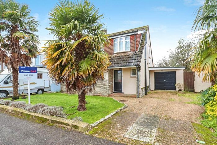3 Bedroom Detached House For Sale In Woodlands Avenue, Poole, Dorset, BH15