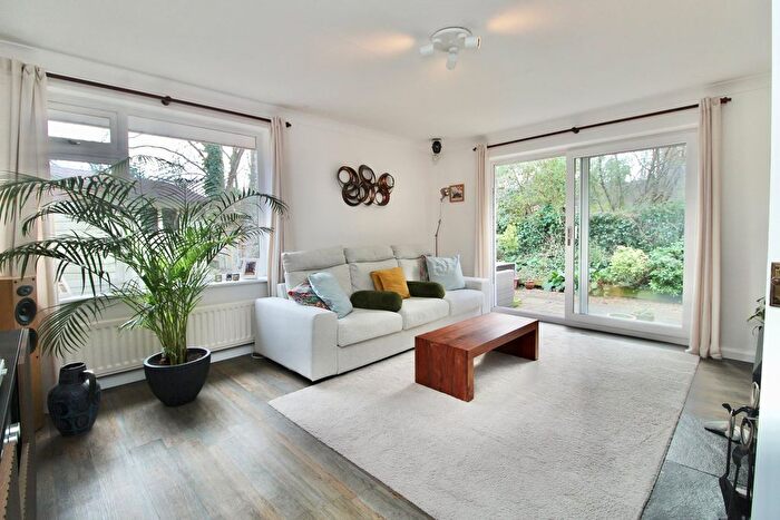 4 Bedroom Detached House For Sale In Harvester Way, Lymington, SO41