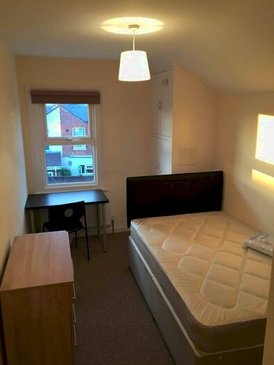 4 Bedroom Terraced House To Rent In Brighton Road, Reading, RG6