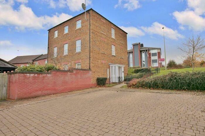 2 Bedroom Apartment To Rent In Lord Fielding Close, Banbury, Oxfordshire, OX16