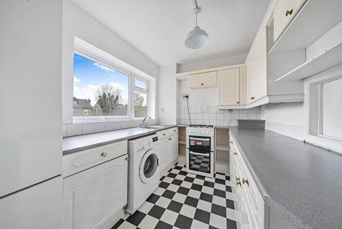 2 Bedroom Flat To Rent In Cavendish Road, Colliers Wood, London, SW19