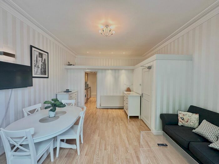 1 Bedroom Flat To Rent In Holland Road, London, W14