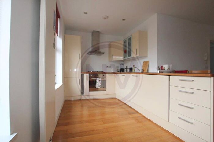2 Bedroom Flat To Rent In Lancaster Road, London, N4