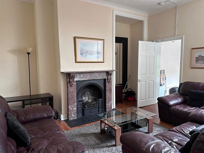 5 Bedroom Flat To Rent In Fairfield Road, West Jesmond, Newcastle Upon Tyne, NE2