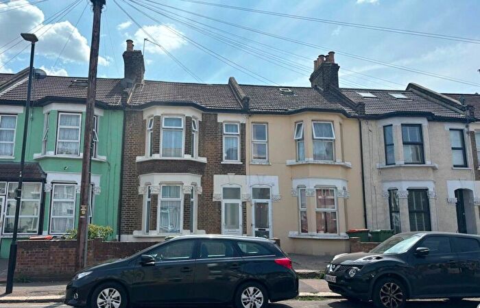 4 Bedroom House To Rent In Boleyn Road, Forest Gate, E7