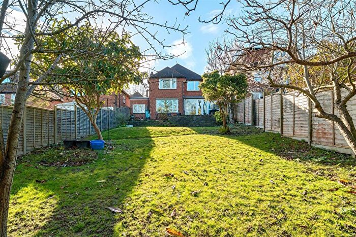 3 Bedroom House For Sale In High View Road, Guildford, GU2