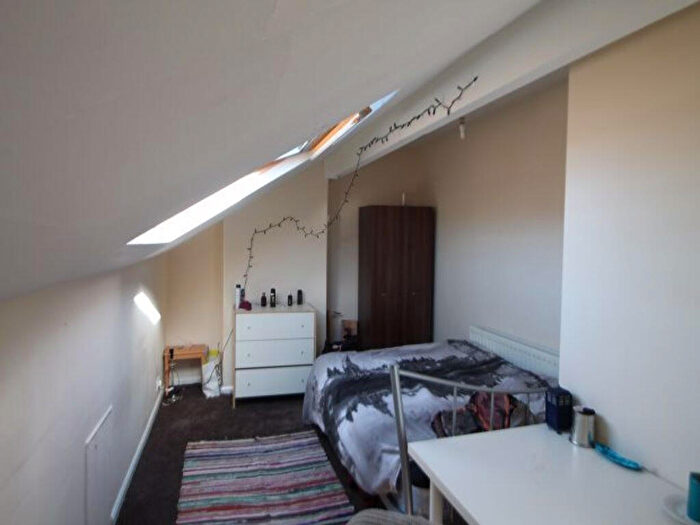 2 Bedroom House To Rent In Beechwood Terrace, Leeds, LS4