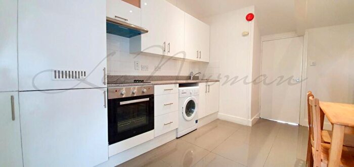2 Bedroom Flat To Rent In Kennington Park Road, Kennington, SE11