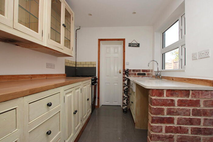 3 Bedroom Terraced House To Rent In Clarence Road, Kettering, Northamptonshire, NN16