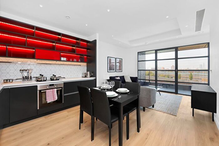 1 Bedroom Apartment For Sale In Bridgewater House, Lookout Lane, London, E14