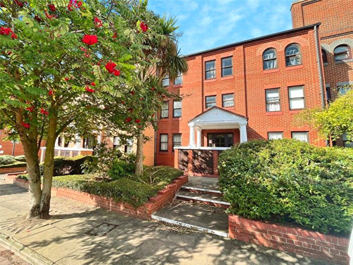 1 Bedroom Apartment For Sale In Marks Court, Southend-on-Sea, Essex, SS1