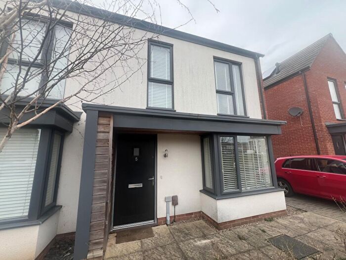 3 Bedroom Semi-Detached House To Rent In Prince Edward Drive, Kingsway, DE22