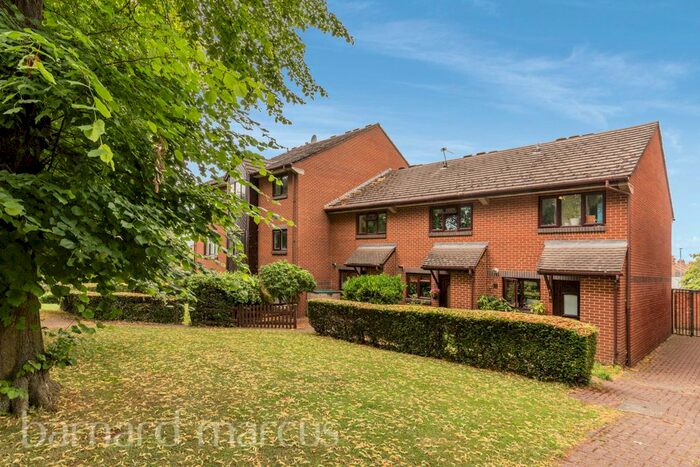 2 Bedroom Flat To Rent In St. Benedicts Close, London, SW17