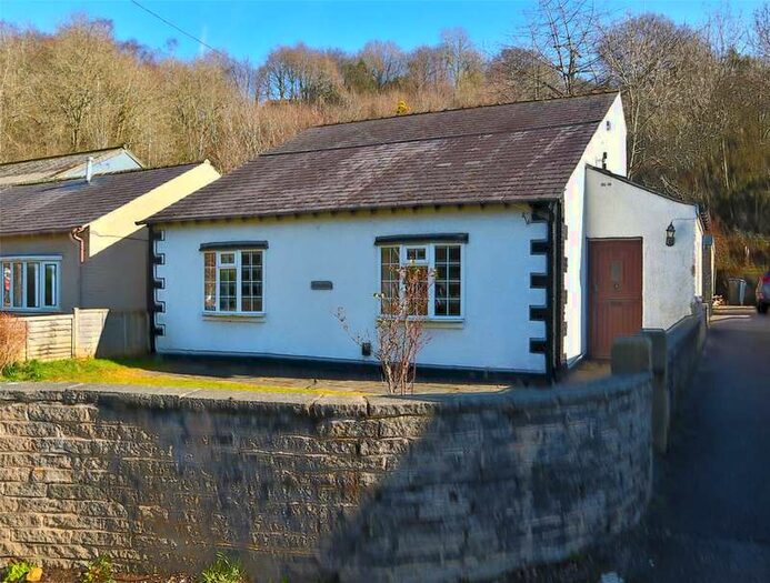 3 Bedroom Detached House To Rent In Huddersfield Road, Honley, HD9