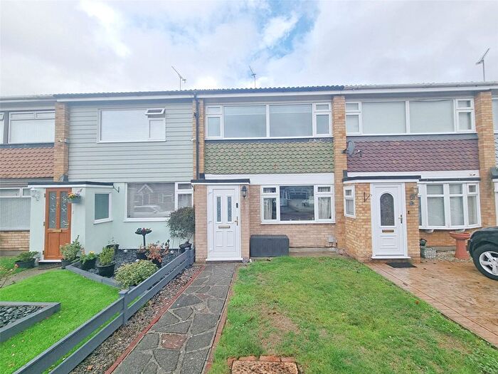 2 Bedroom Detached House For Sale In The Finches, Thundersley, Essex, SS7