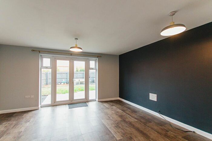 3 Bedroom Semi-Detached House For Sale In Wren Crescent, Bodicote, OX15