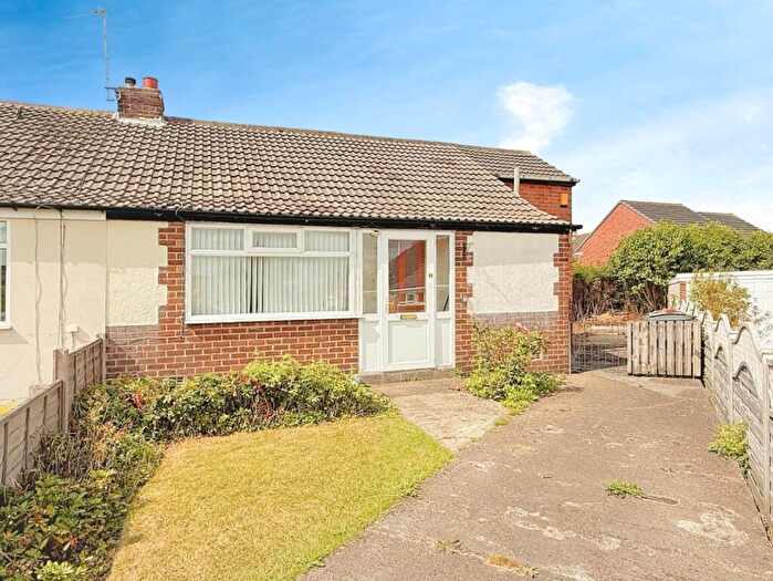 3 Bedroom Semi-Detached Bungalow For Sale In Glenroyd Close, Pudsey, LS28