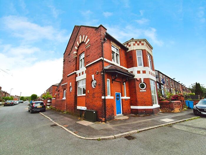 4 Bedroom Semi-Detached House For Sale In Top Street, Oldham, OL4