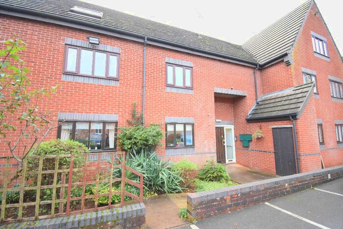2 Bedroom Flat To Rent In Lime Tree Mews, Kettering, NN15