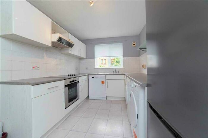 2 Bedroom Apartment To Rent In Kemp Court, Hamilton, ML3