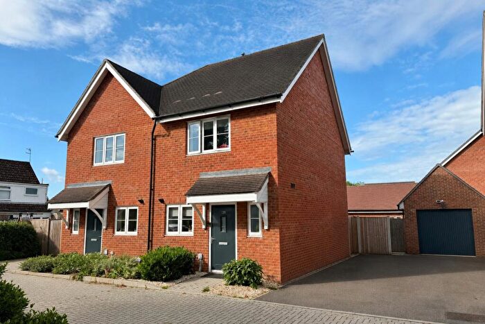2 Bedroom House For Sale In Webber Street, Horley, RH6