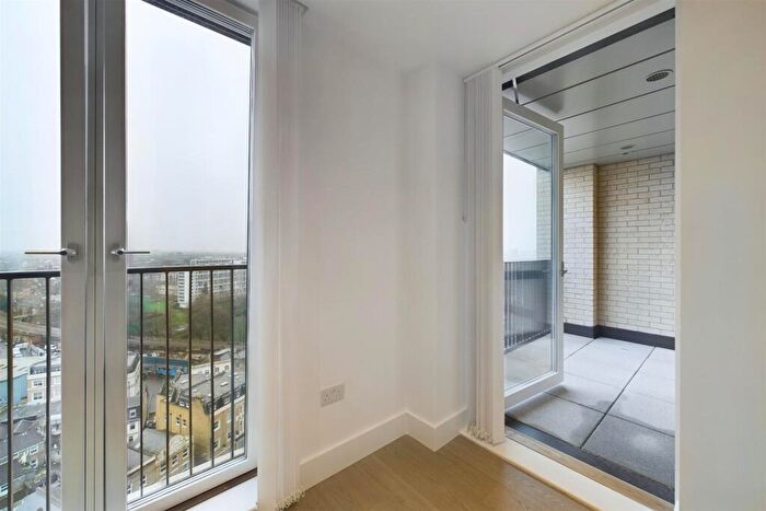 1 Bedroom Flat To Rent In Herne Hill Road, London, SE24