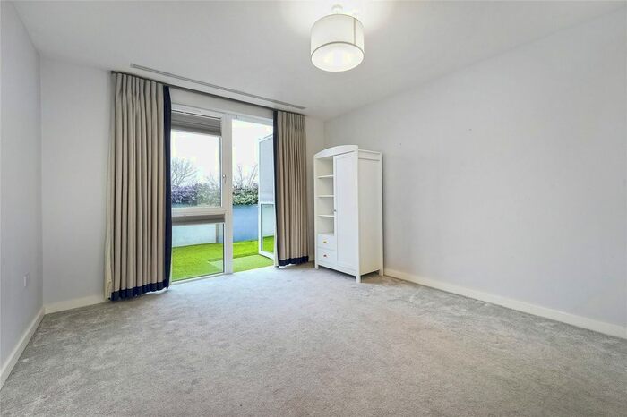 3 Bedroom Flat To Rent In Putney Hill, Putney Hill, SW15