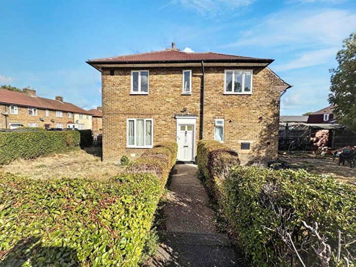 3 Bedroom Link Detached House For Sale In Firhill Road, London, SE6
