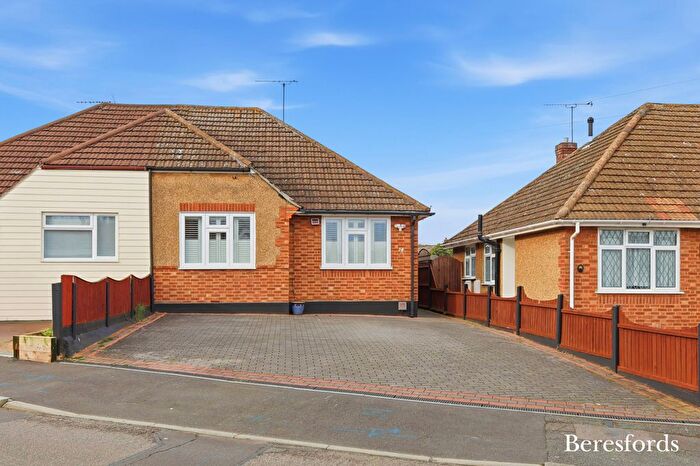 2 Bedroom Bungalow For Sale In Burstead Drive, Billericay, CM11