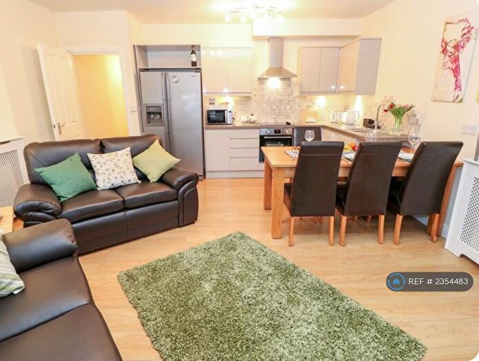 2 Bedroom Flat To Rent In Water Street, Todmorden, OL14