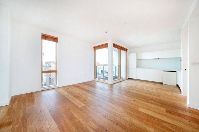 2 Bedroom Flat To Rent In Wingate Square, SW4