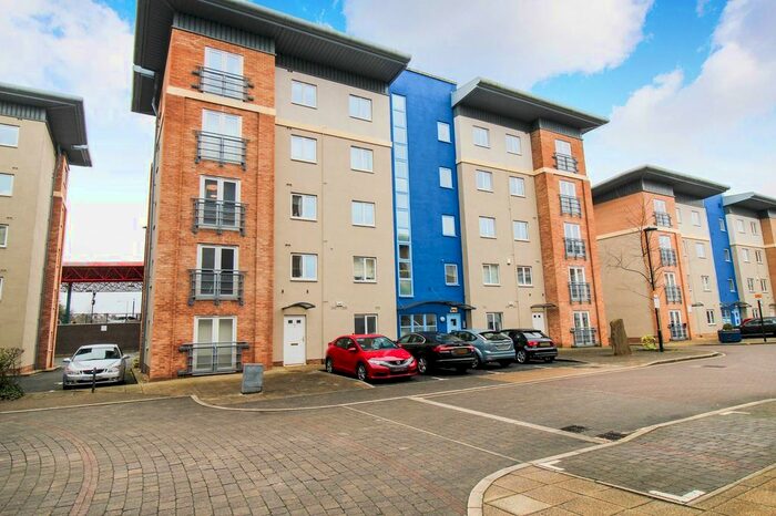 2 Bedroom Flat To Rent In Knightsbridge Court, Gosforth, Newcastle Upon Tyne, NE3